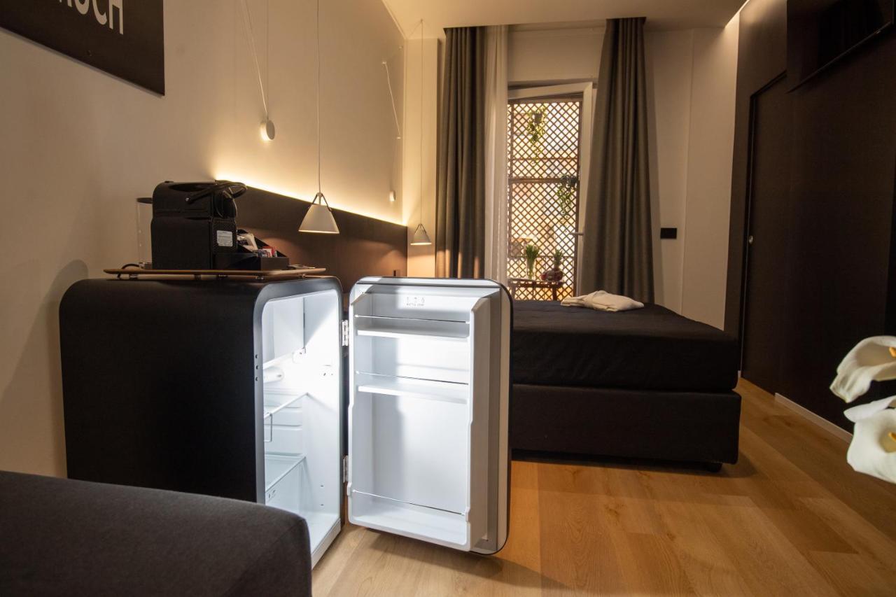 Contemporaneamente 147 - Modern & Comfort Rooms Bari Exterior photo