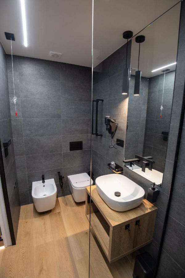 Contemporaneamente 147 - Modern & Comfort Rooms Bari Exterior photo
