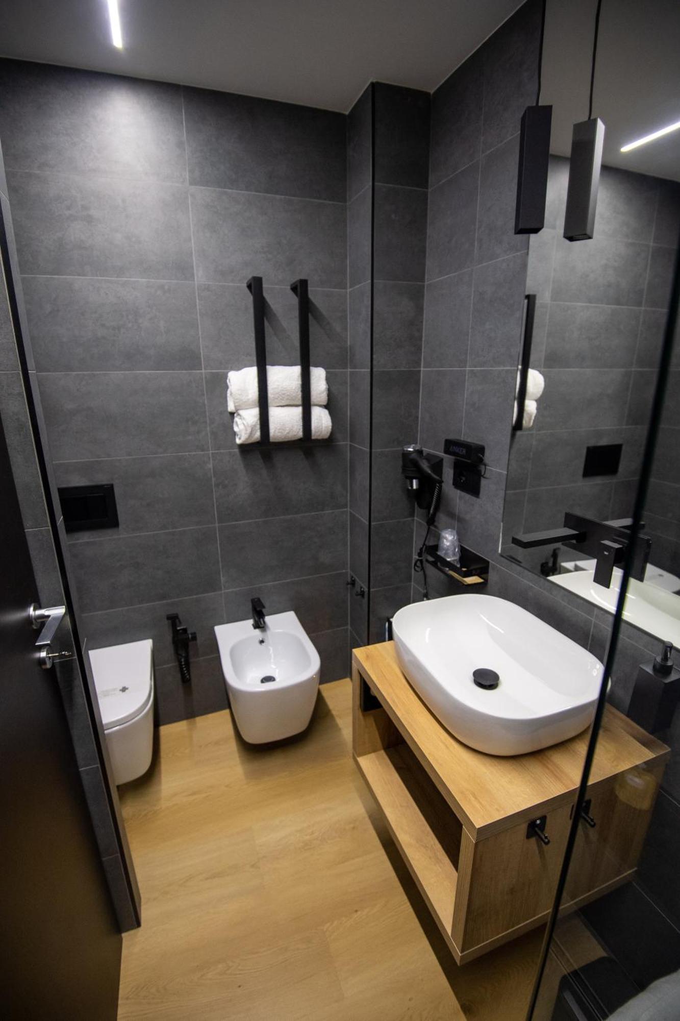 Contemporaneamente 147 - Modern & Comfort Rooms Bari Exterior photo